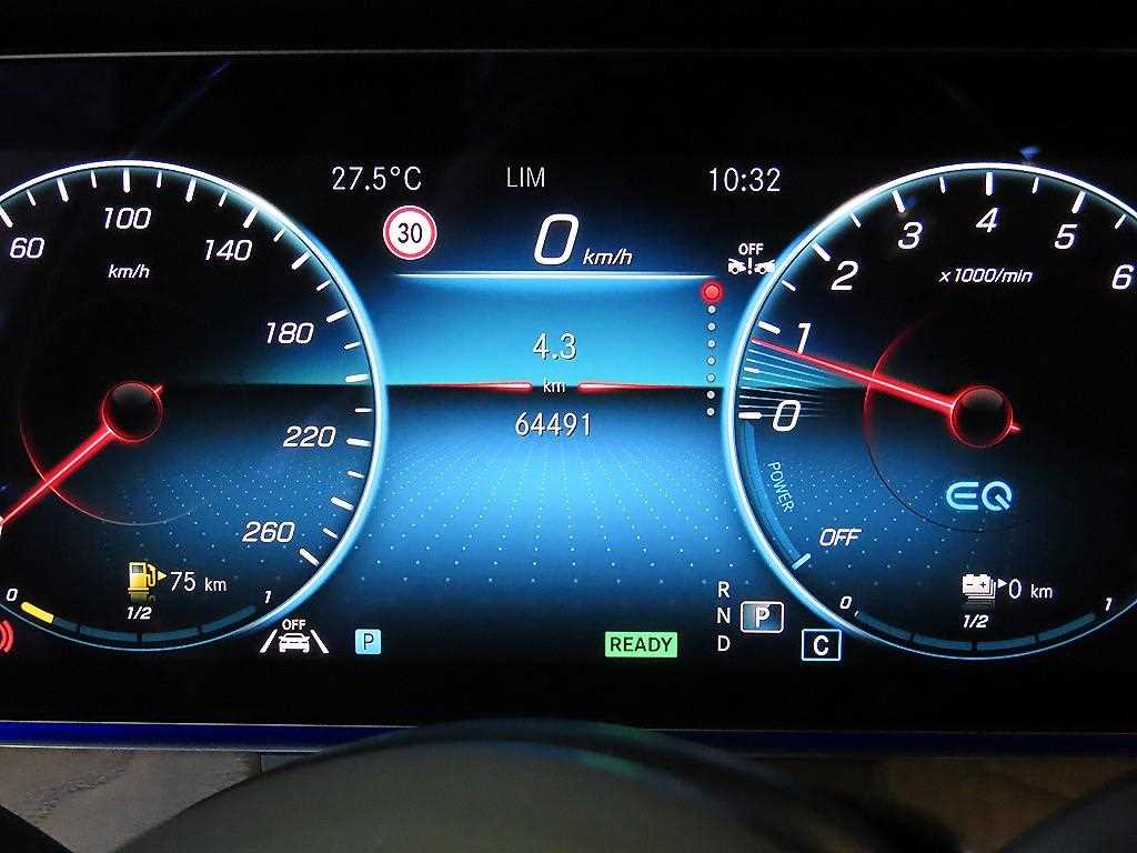 Mercedes-Benz E-Class — photo 09