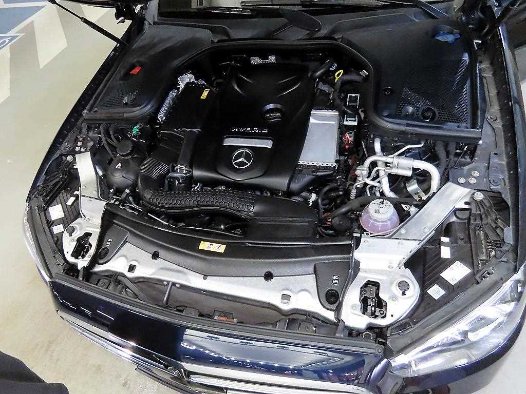 Mercedes-Benz E-Class — photo 19