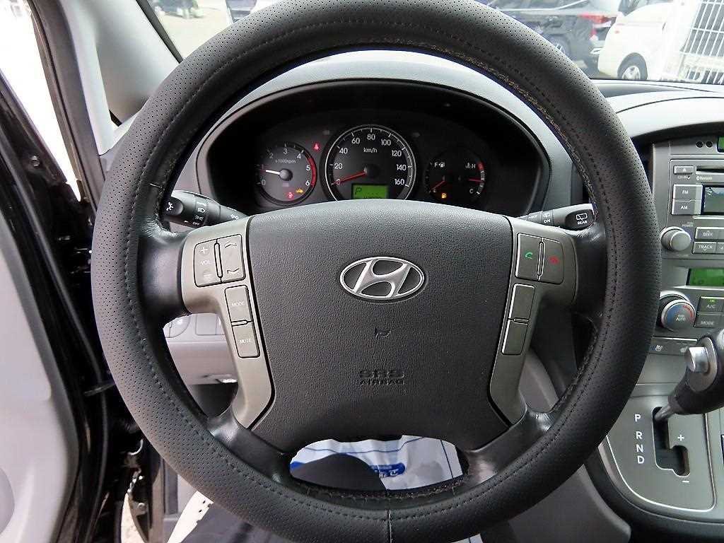Hyundai Starex — photo 08