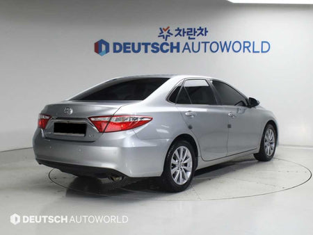 Toyota Camry — photo 02