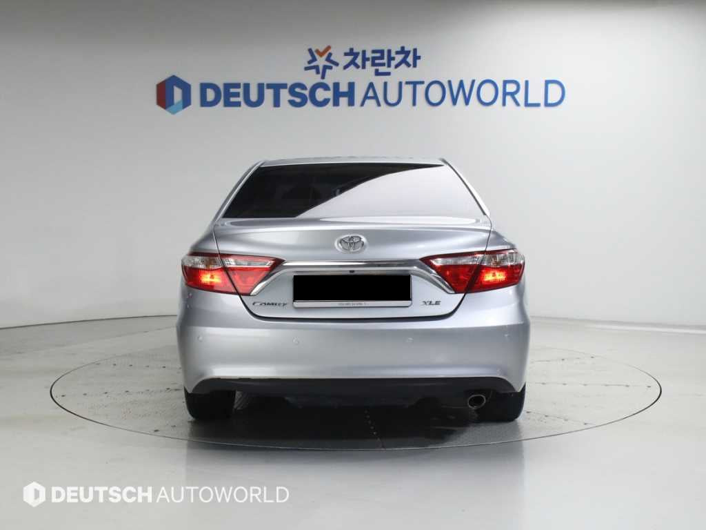 Toyota Camry — photo 04