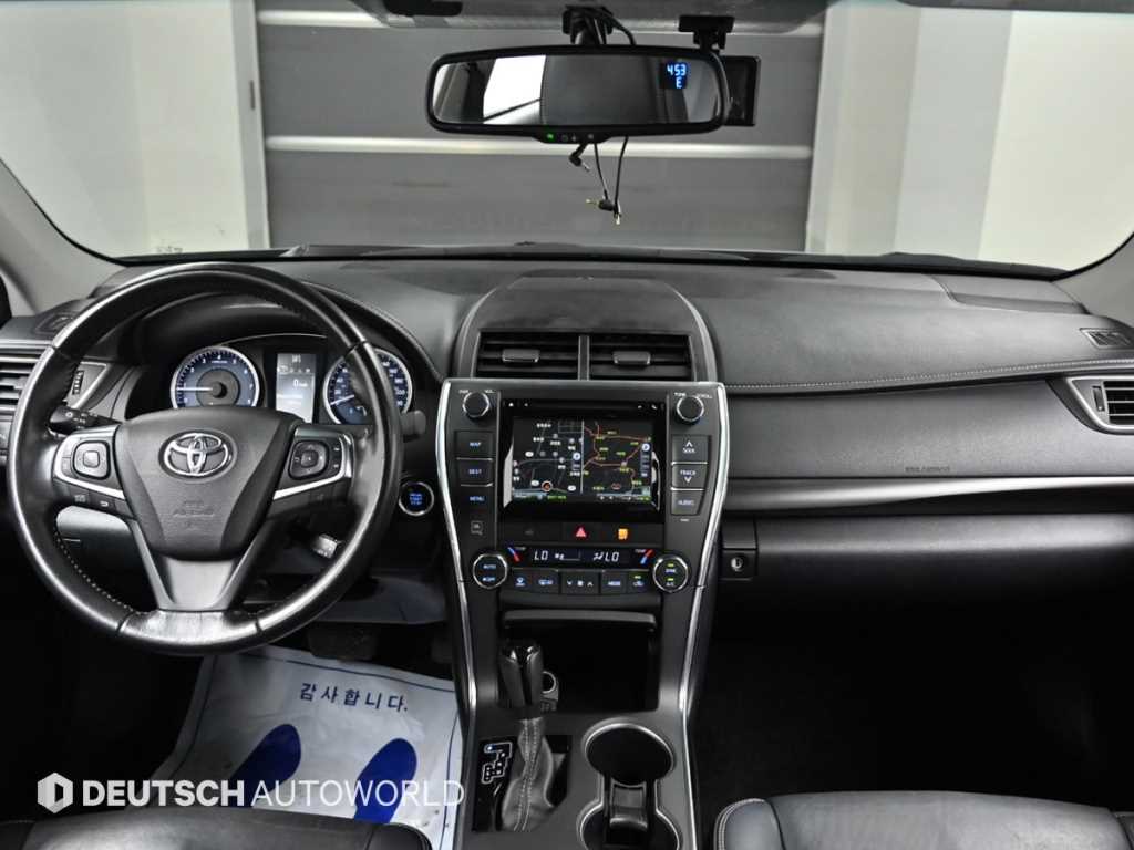 Toyota Camry — photo 07