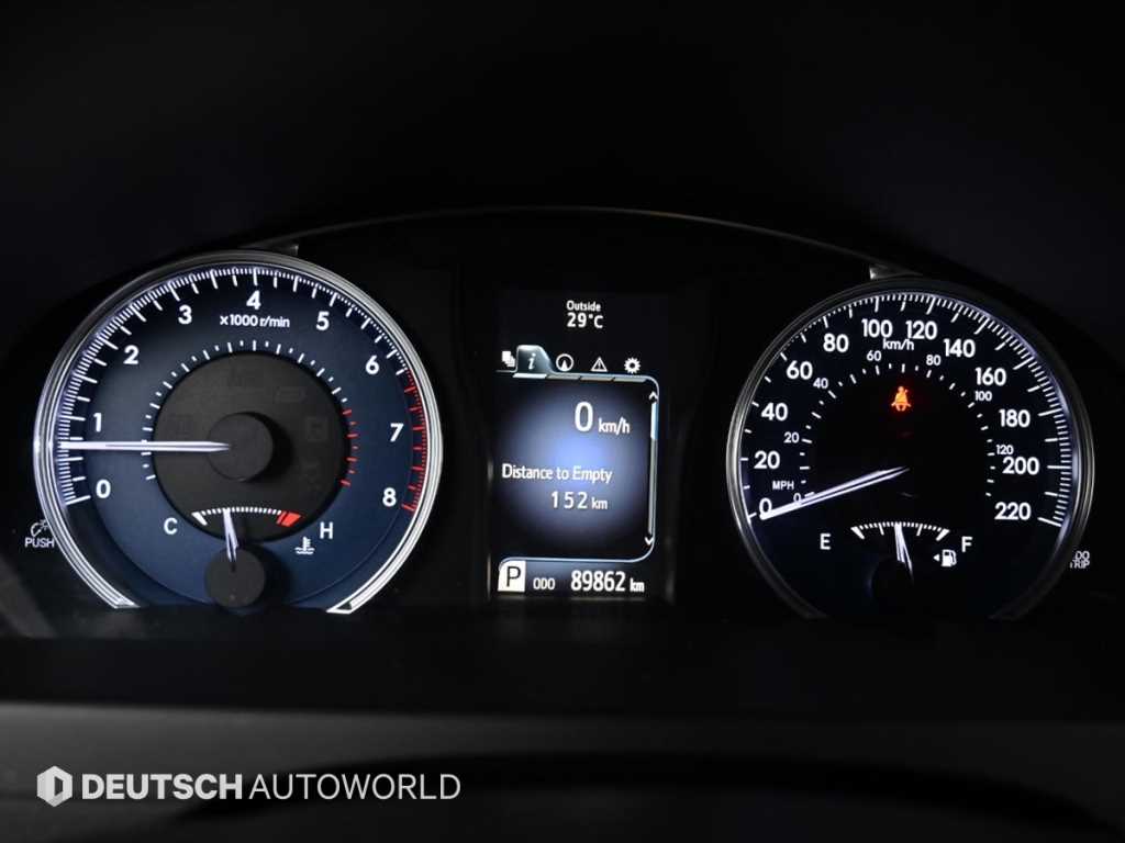 Toyota Camry — photo 08