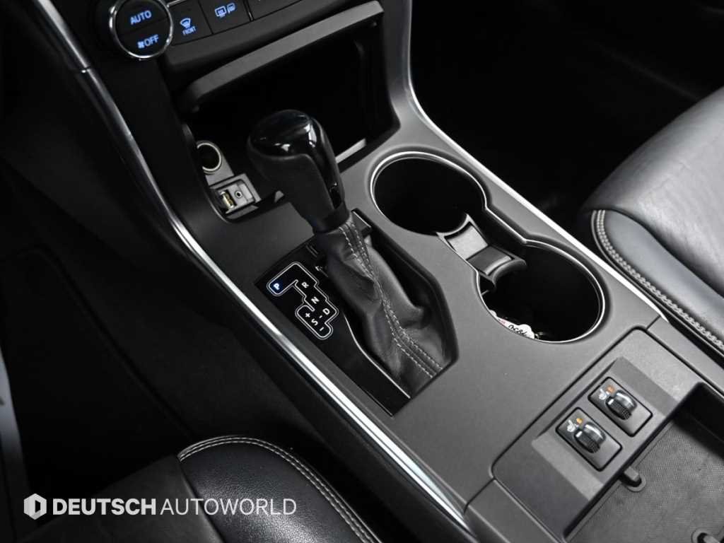 Toyota Camry — photo 09