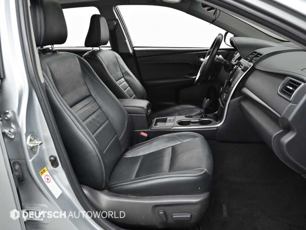 Toyota Camry — photo 10
