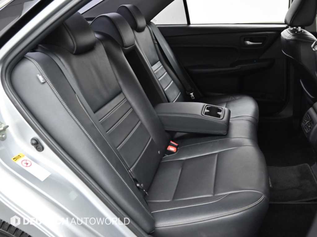 Toyota Camry — photo 12