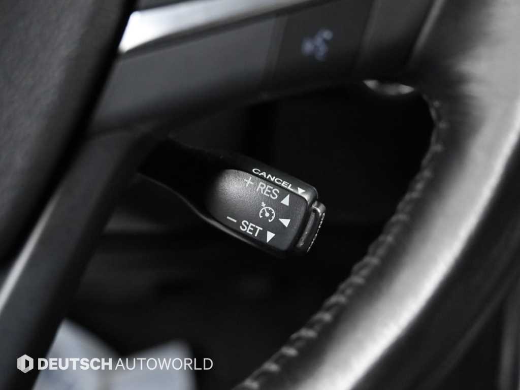 Toyota Camry — photo 16