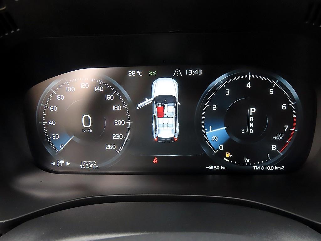 Volvo XC60 — photo 09