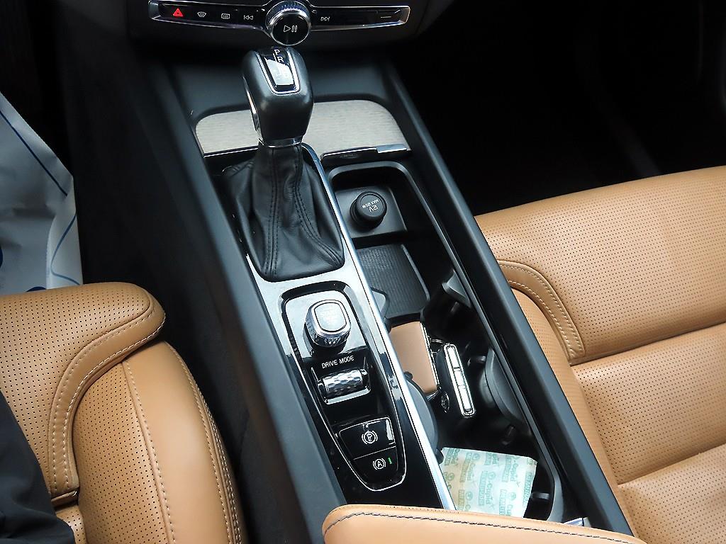 Volvo XC60 — photo 11