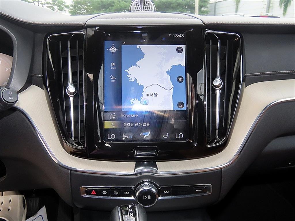 Volvo XC60 — photo 13