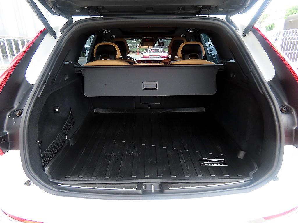 Volvo XC60 — photo 17