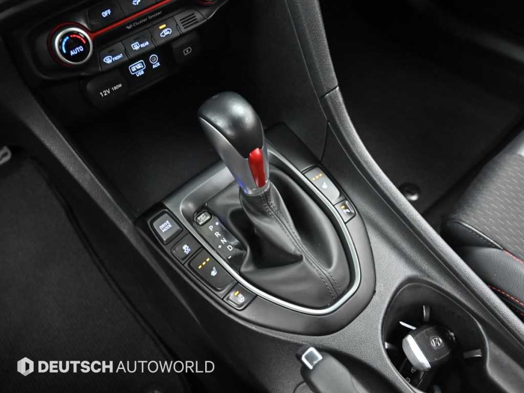 Hyundai Veloster — photo 09
