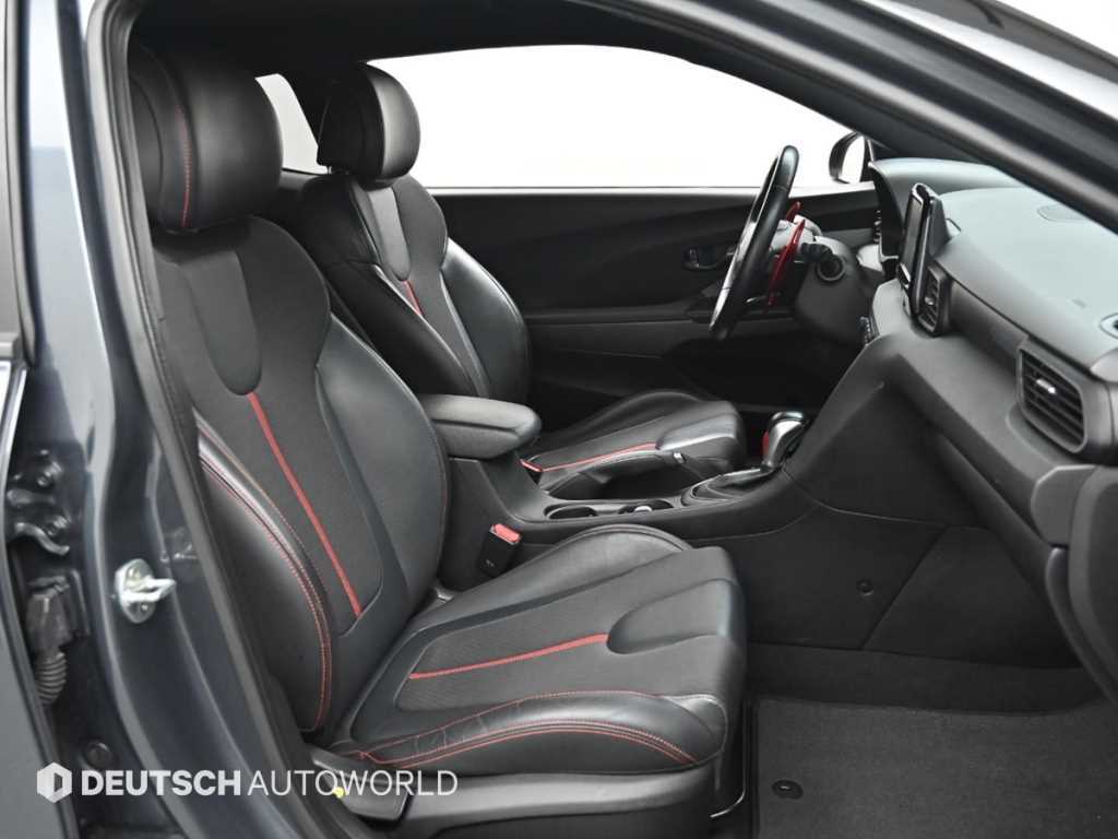 Hyundai Veloster — photo 10
