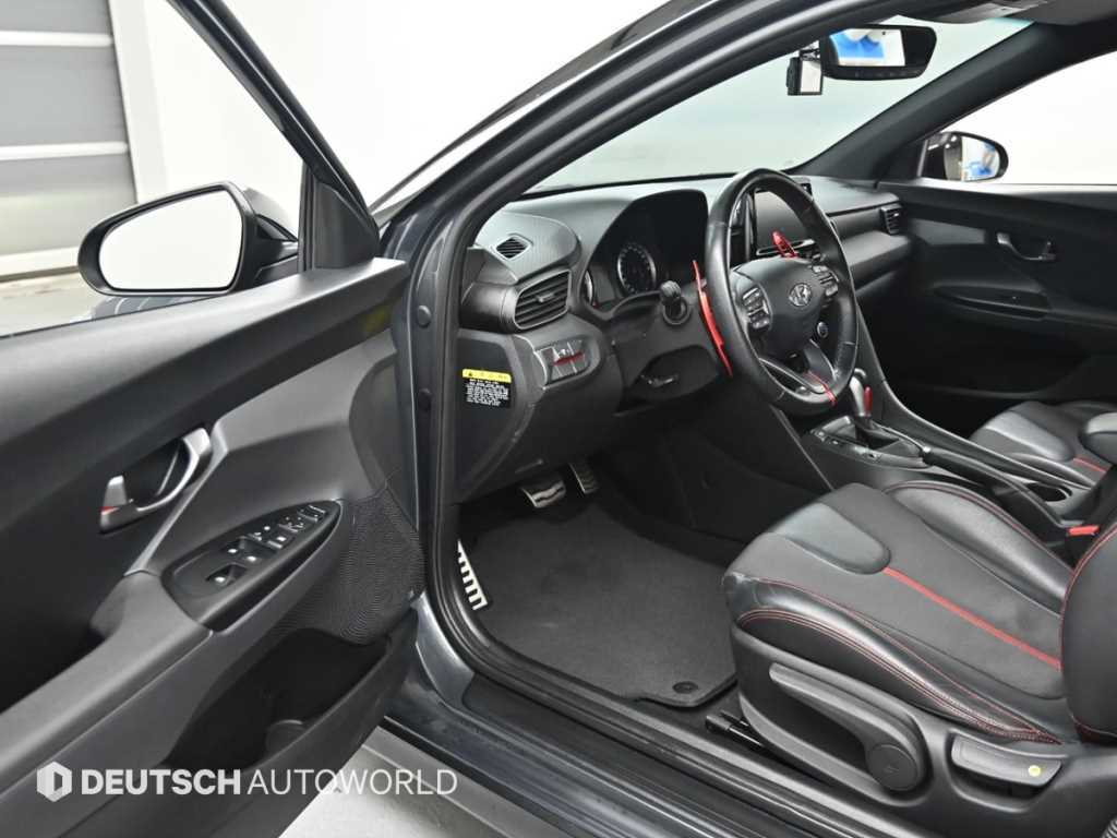 Hyundai Veloster — photo 11