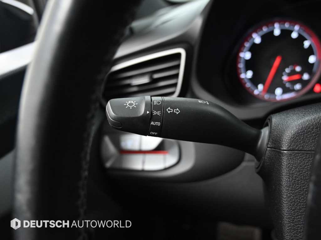 Hyundai Veloster — photo 17