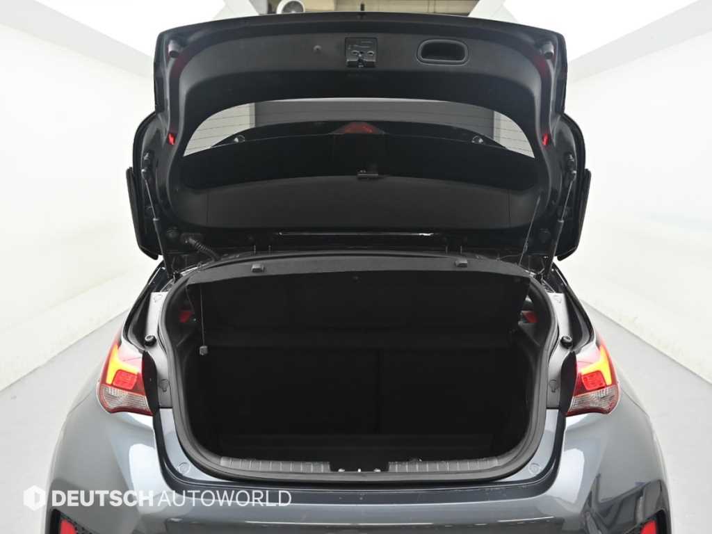 Hyundai Veloster — photo 19