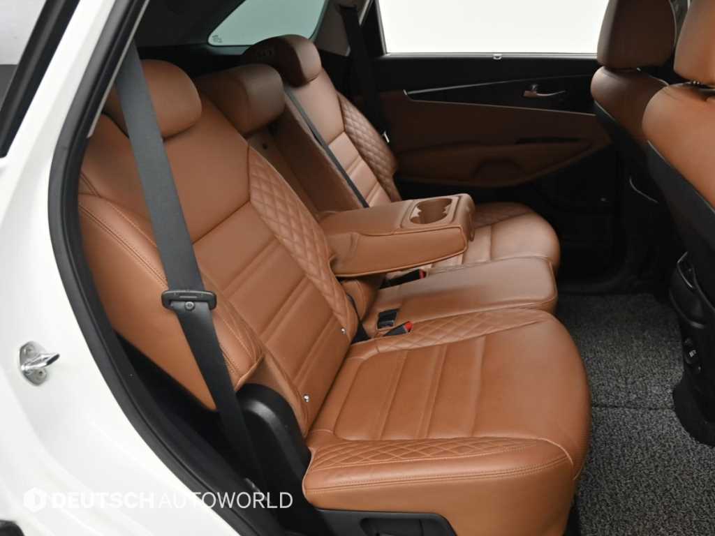 Kia Sorento — photo 12