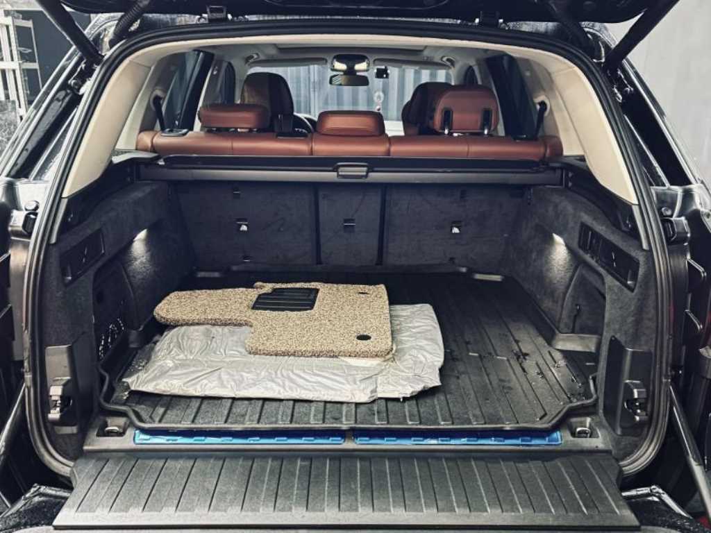 BMW X5 — photo 05