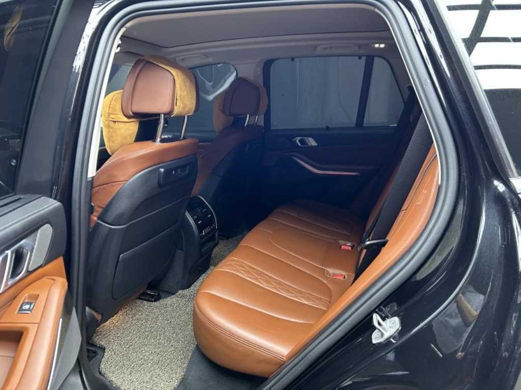 BMW X5 — photo 07