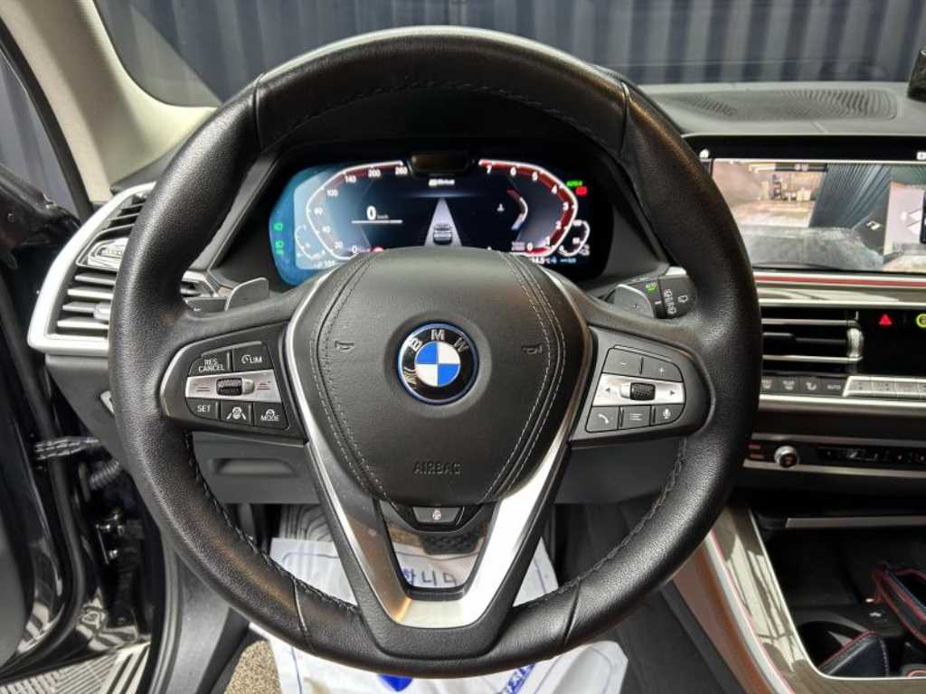 BMW X5 — photo 10
