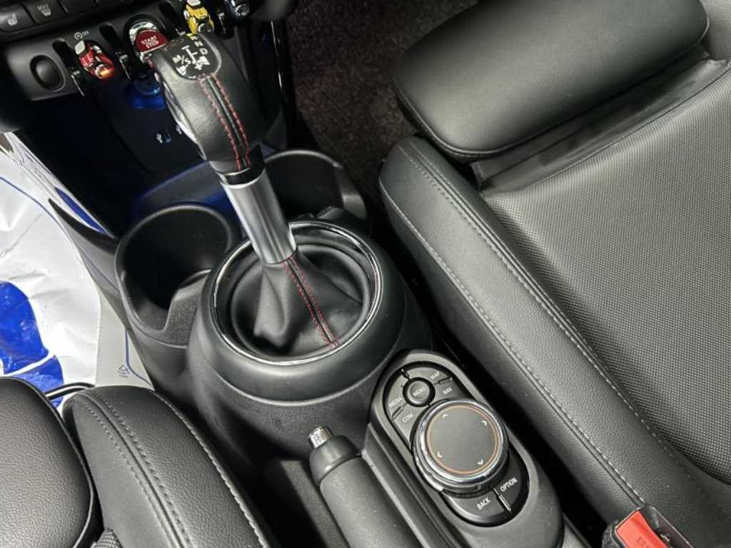 Mini Cooper — photo 11