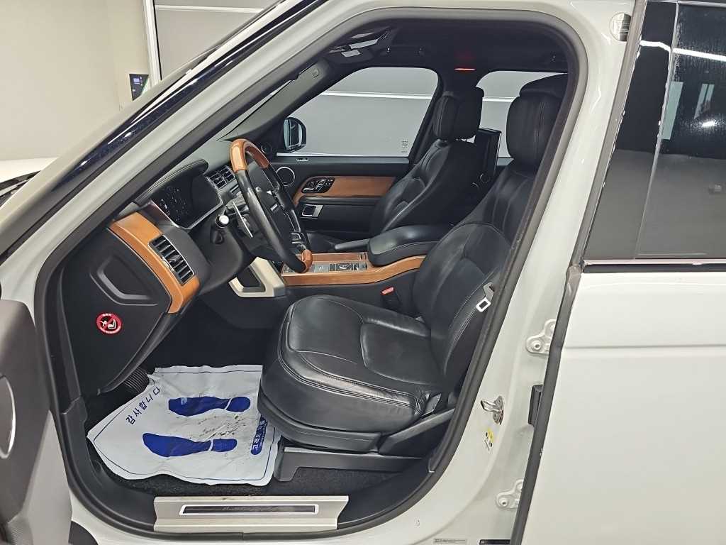 Land Rover Range Rover — photo 11