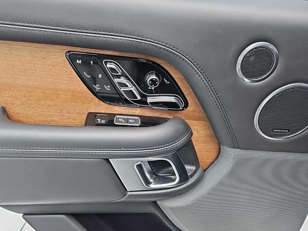 Land Rover Range Rover — photo 13