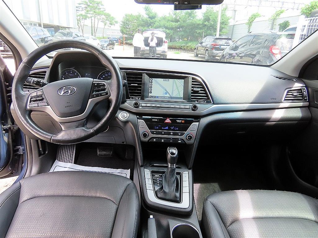 Hyundai Avante — photo 07
