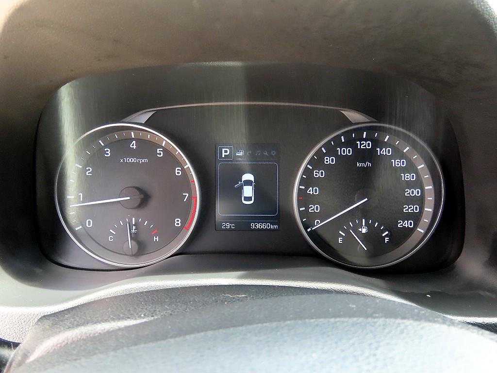 Hyundai Avante — photo 09