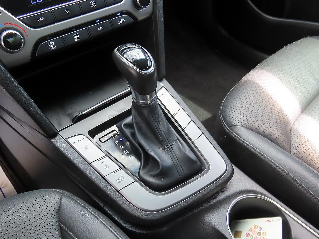 Hyundai Avante — photo 10