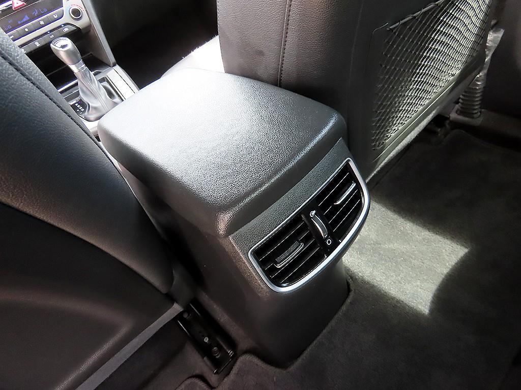 Hyundai Avante — photo 17