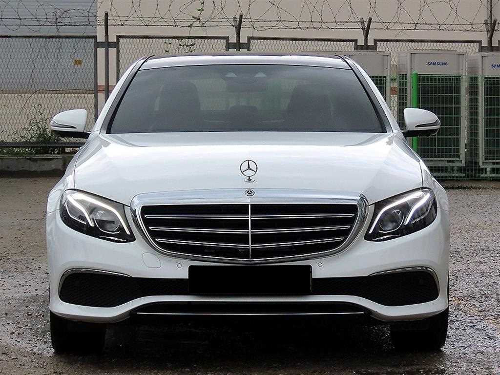 Mercedes-Benz E-Class — photo 01