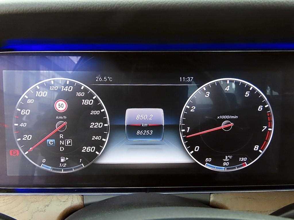 Mercedes-Benz E-Class — photo 09