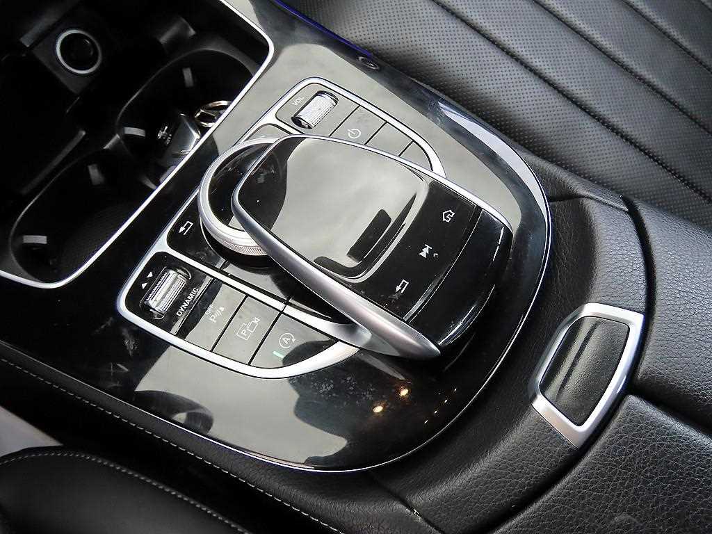 Mercedes-Benz E-Class — photo 12