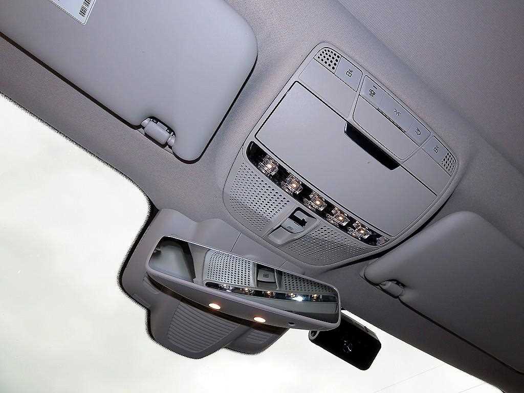 Mercedes-Benz E-Class — photo 15