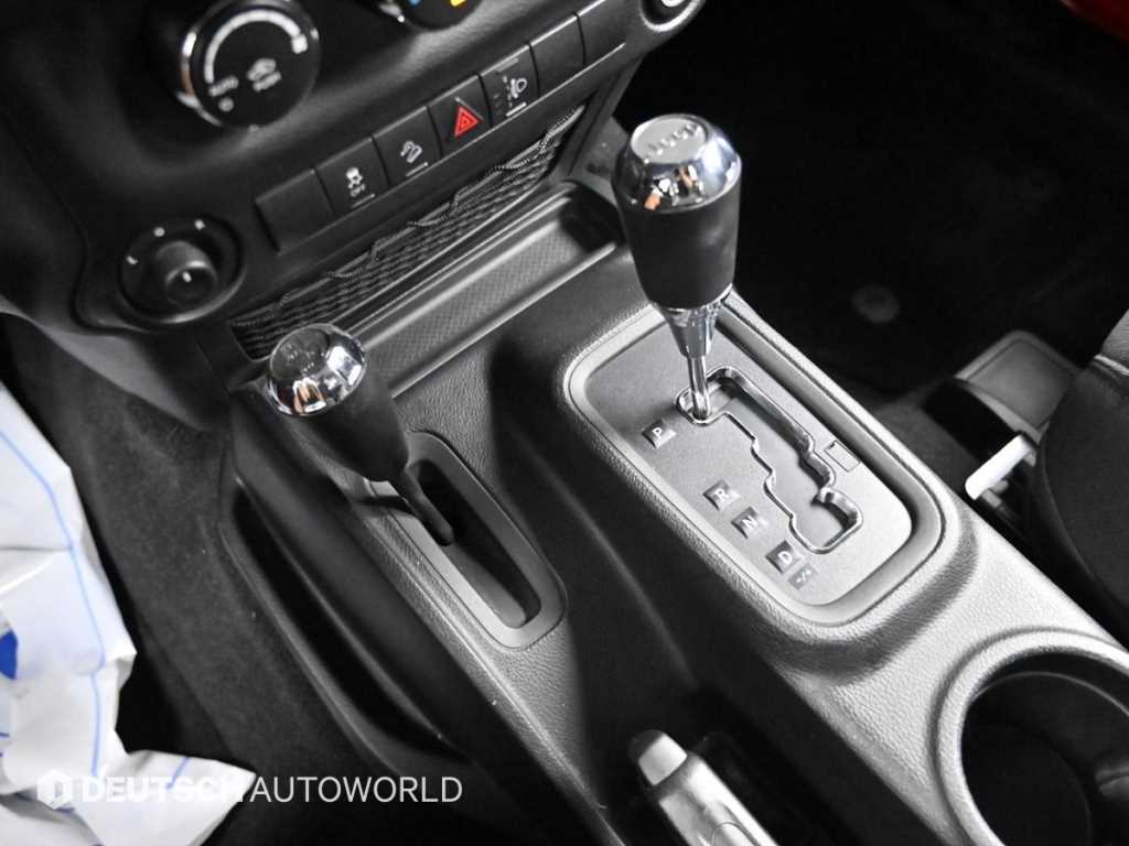 Jeep Wrangler — photo 09
