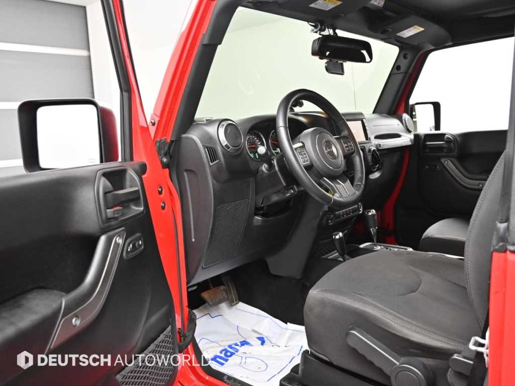 Jeep Wrangler — photo 11