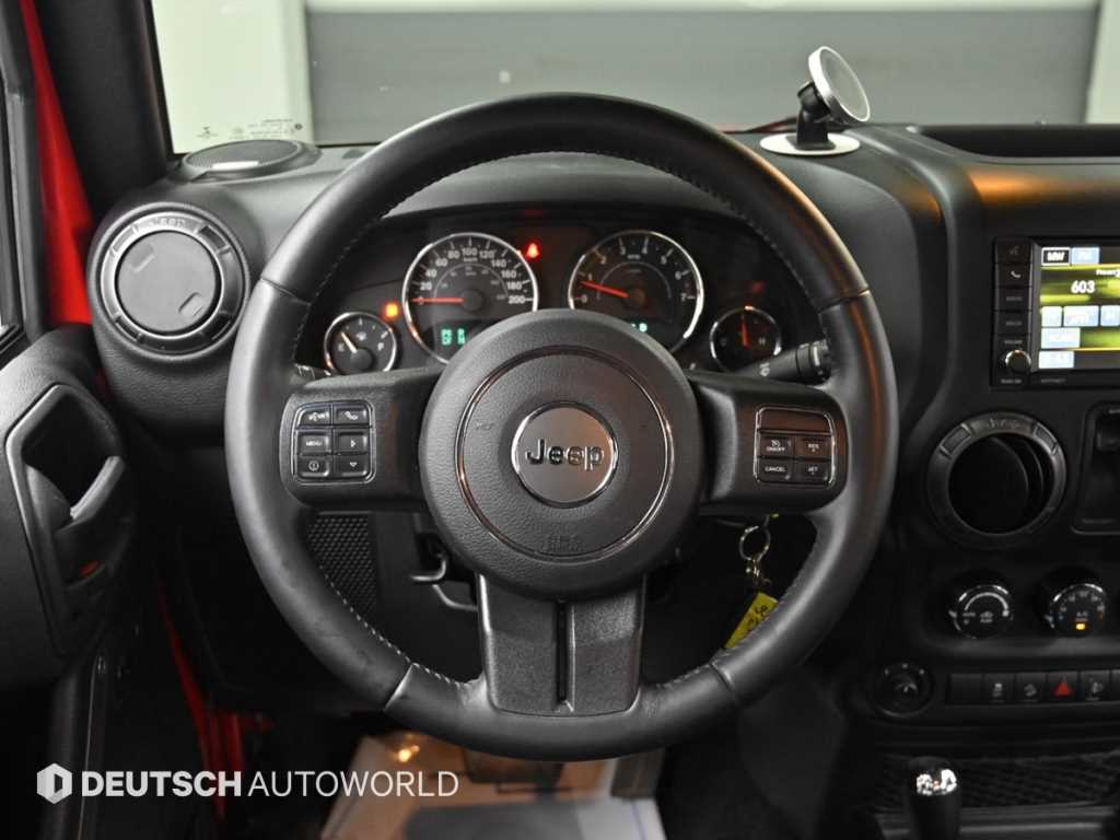 Jeep Wrangler — photo 13
