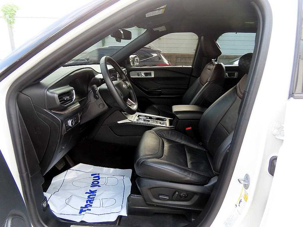 Ford Explorer — photo 05