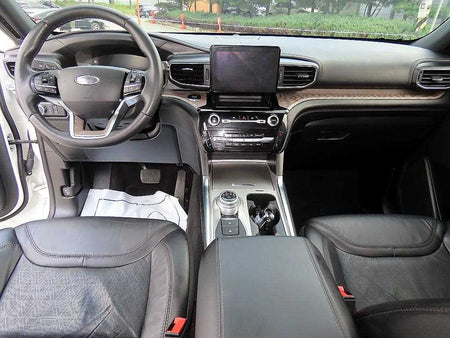 Ford Explorer — photo 07