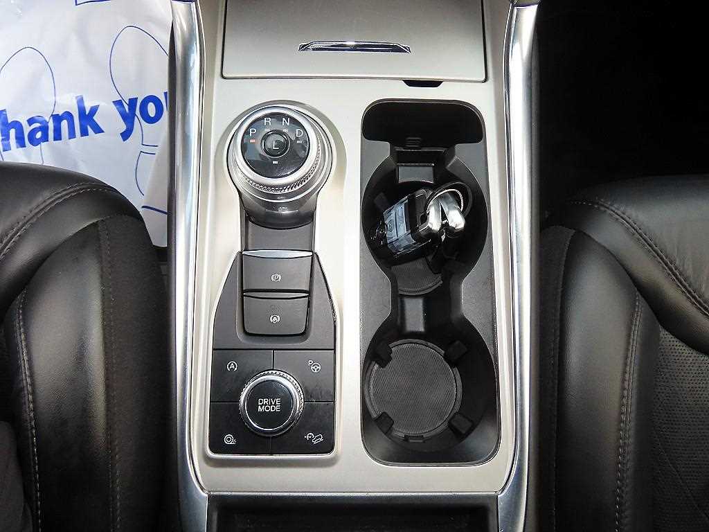 Ford Explorer — photo 10