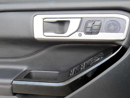 Ford Explorer — photo 11