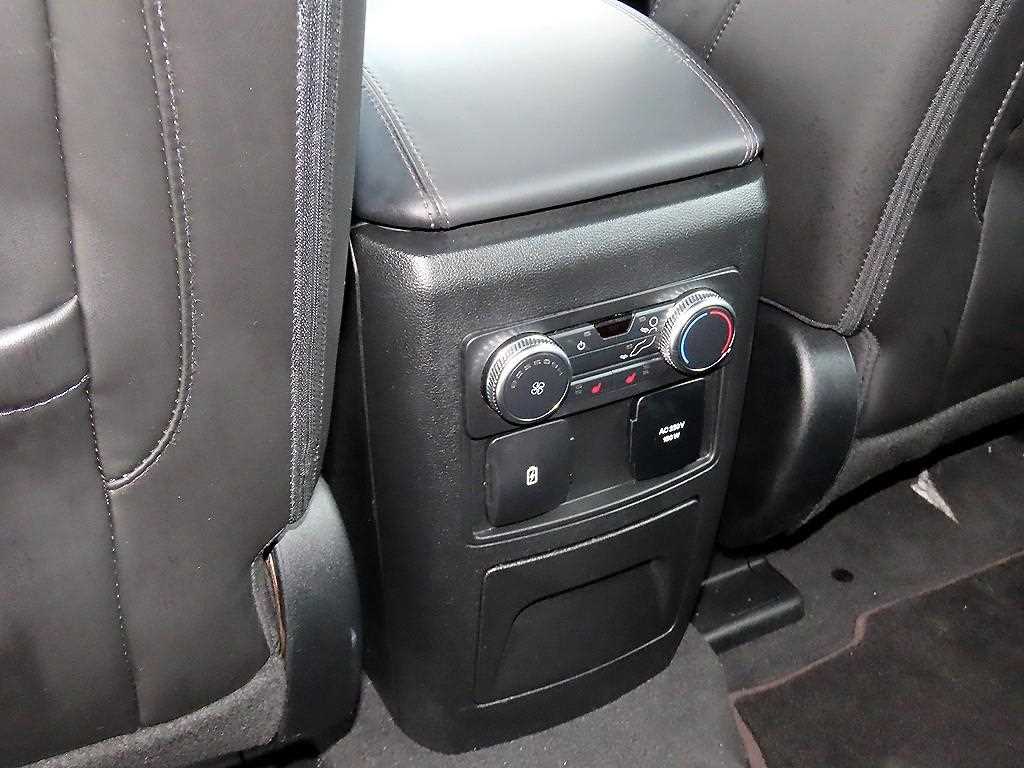 Ford Explorer — photo 15