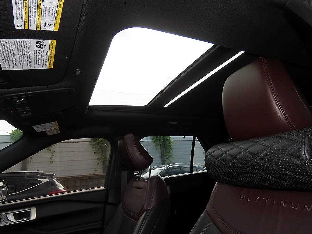 Ford Explorer — photo 17