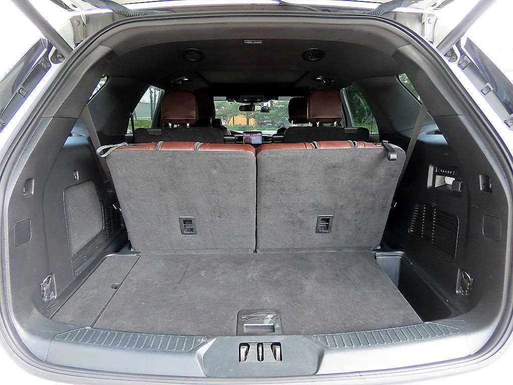 Ford Explorer — photo 18