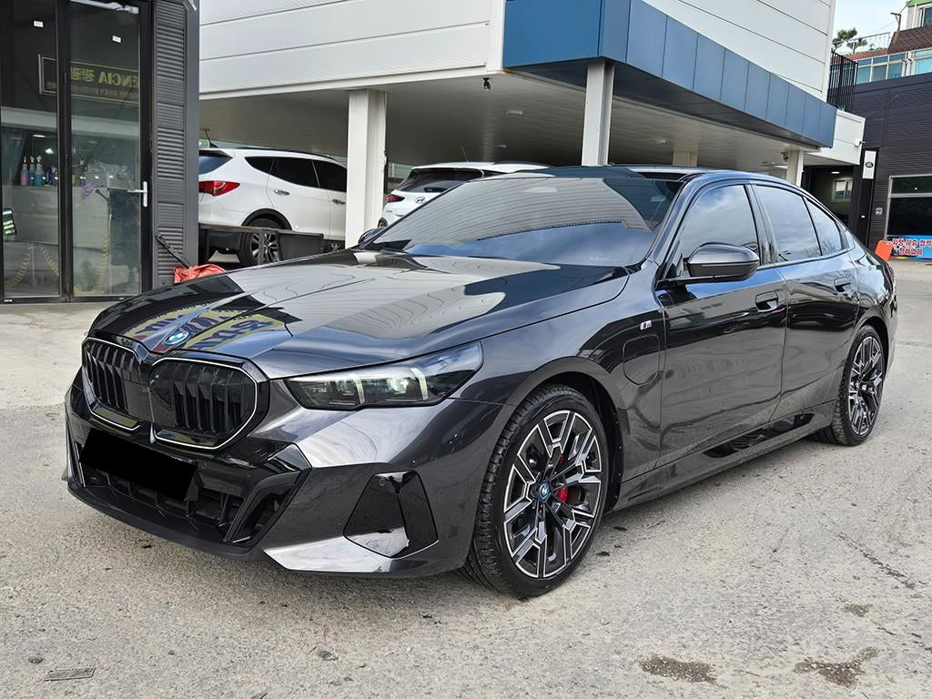 BMW 5-Series — photo 02
