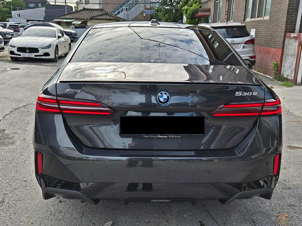 BMW 5-Series — photo 04
