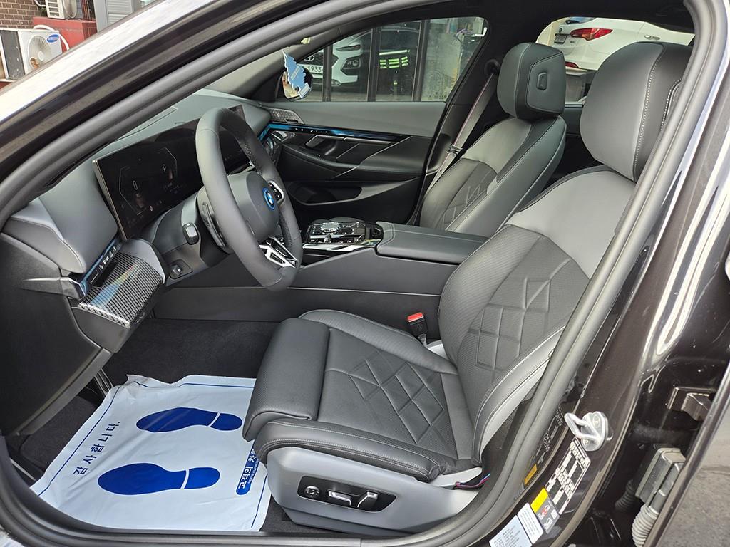 BMW 5-Series — photo 05
