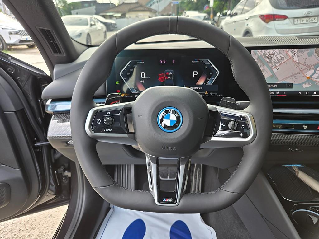 BMW 5-Series — photo 07
