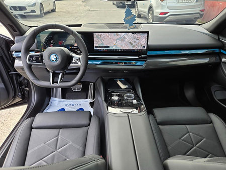 BMW 5-Series — photo 09
